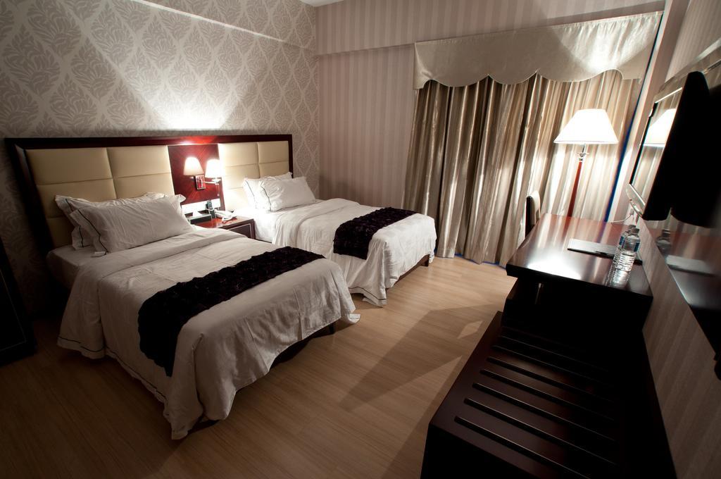 Pariss Hotel Johor Bahru Room photo